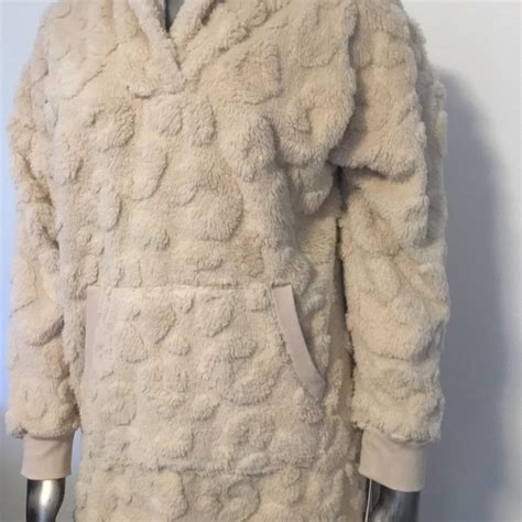 Kensie Intimates Sleepwear Kensie Womens Szsm Nude Colored Fluffy Robe Poshmark