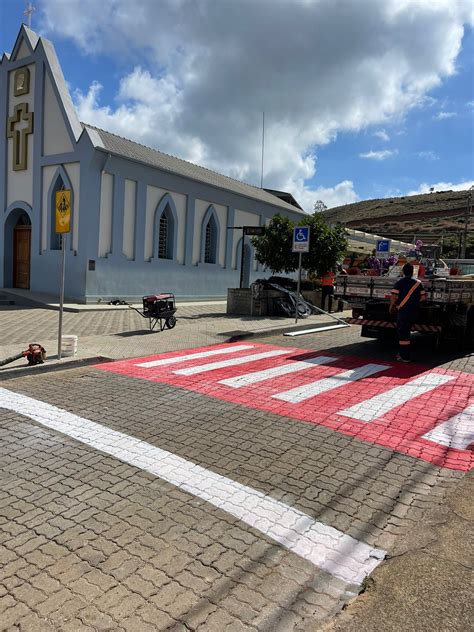 Portal Caparaó Prefeitura de Alto Caparaó investe na sinalização da