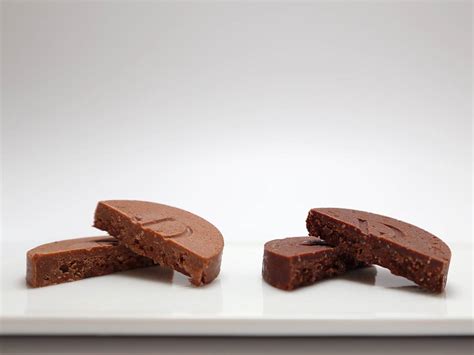 2024 Amour du Chocolat Damien Vetault ダミアンヴェトー 濃厚で軽い食感 クルスティヨン ノワゼット