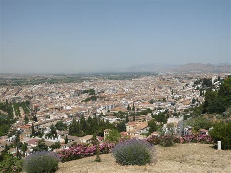 Las calles de Granada más caras para comprar un piso el precio medio