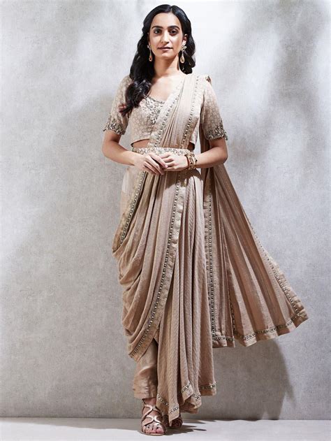 Check Out These Dhoti Saree Images For Major Fashion Inspo