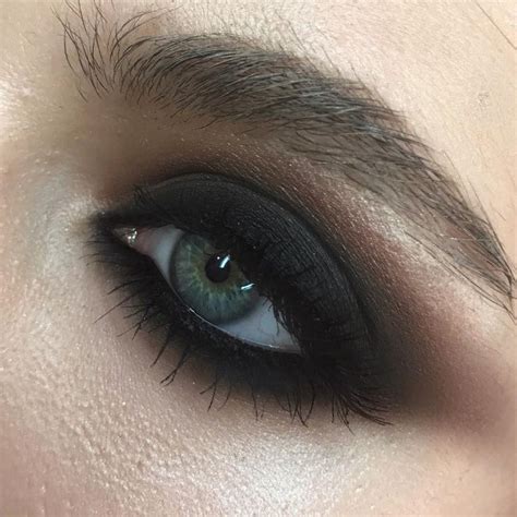 Черный макияж глаз: как сделать пошагово легкий мейкап на каждый день ...