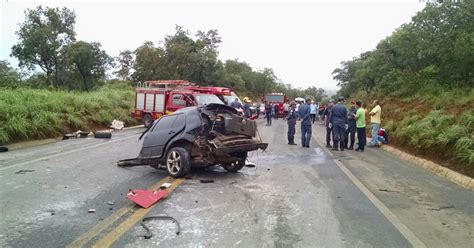 G1 Dois Carros Batem De Frente E Três Pessoas Morrem Na Br 365