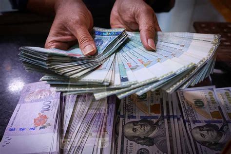 Ringgit Dibuka Tinggi Berbanding Dolar As