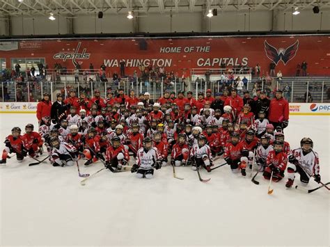 Evgeny Kuznetsov Plays Keep Away From An Entire Team Of Mites