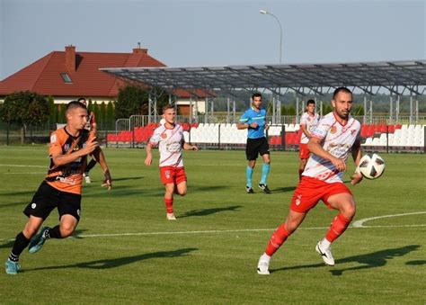 Grała 3 Liga KSZO 1929 Ostrowiec przegrał w Wiązownicy Star