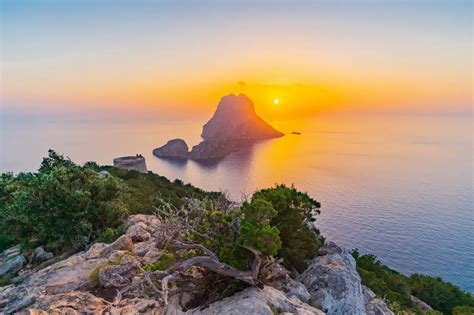 how to get to ibiza from barcelona
