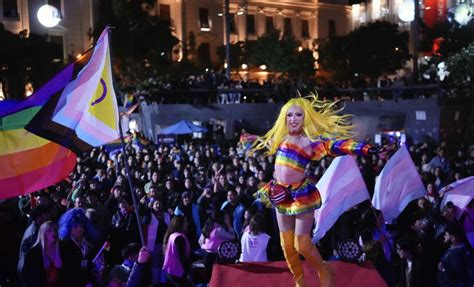 Con Banderas Del Arco Iris Celebran Orgullo Lgbtq Y Exigen M S Derechos En Am Rica Latina