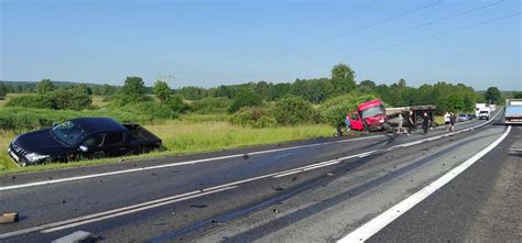 Wypadek w gm Mniów Całkowicie zablokowana droga do Kielc TKN24