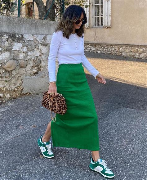 Long Maxi Skirt Outfits, Green Skirt Outfits, Green Pencil Skirt Outfit ...