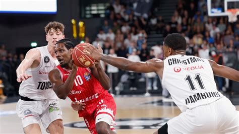 Basketball Schwache Towers mit klarer Niederlage gegen Würzburg ZEIT