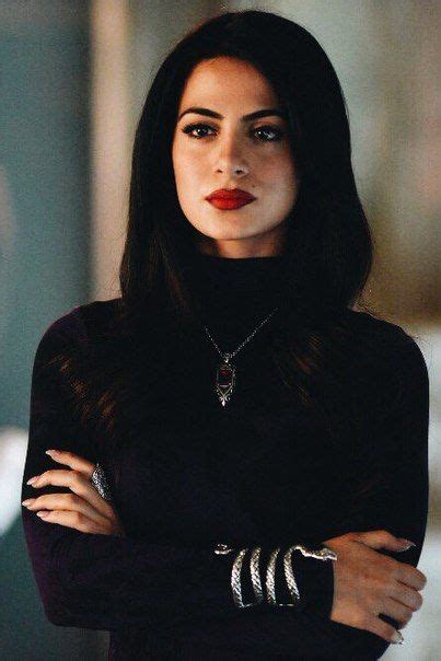 Новости Shadowhunters Isabelle Lightwood Emeraude Toubia