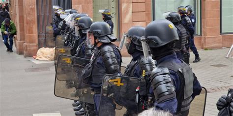 Frankreichs Polizei Bürger in Uniform Eurojournalist e