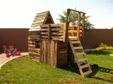 Pin By Recyclart On Kids Pallet Playhouse Pallet Playhouse Diy