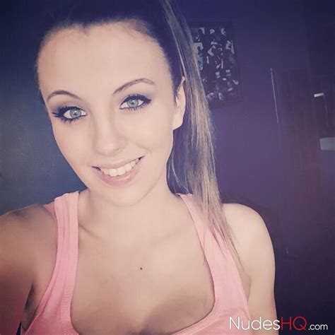 Sexy Hottie Takes Selfpics 18765 88 Porn Pic