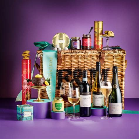 Fortnum And Mason The Fortnums Classic Christmas Hamper 10 10