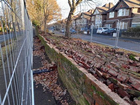 Collapsed Wall On Wollaton Road Ian Calderwood Cc By Sa 2 0