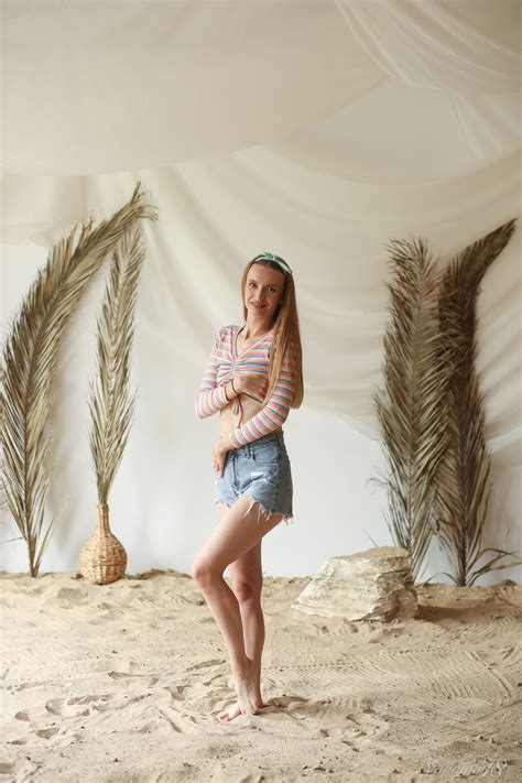 AMATEUR GIRL Stunning Mirage In The Desert Obrey