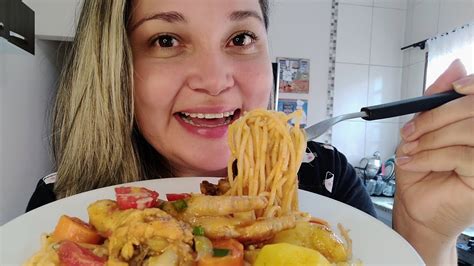 Verdadeiro Mukbang Brasil Comendo Frango Ao Molho Macarr O