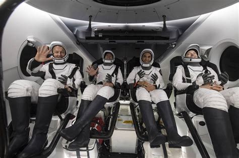 Spacex Successfully Returns Nasa Esa Astronauts From Space Station