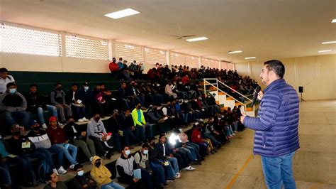 Jóvenes participan en el sorteo del Servicio Militar en Huejutla