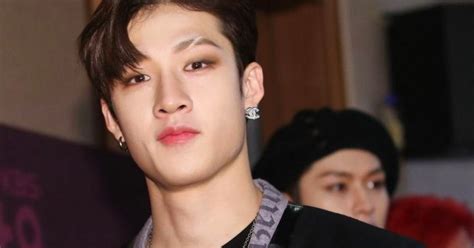 Чрезмерно драматичный монолог Бан Чана из Stray Kids идеально ...