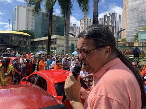 Em Protesto Centenas De Petroleiros Pedem A Reabertura Da Sede Da