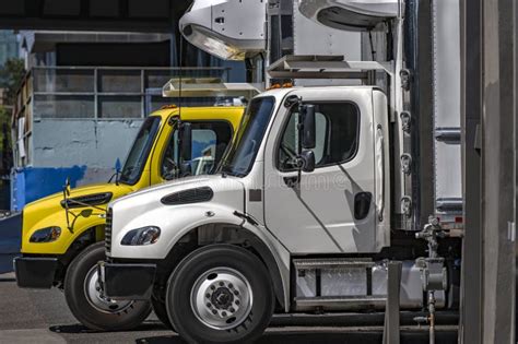 Two Day Cab Middle Duty Rigs Semi Trucks With Refrigerated Box Trailers