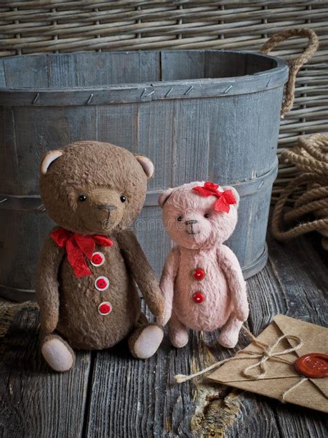 Teddy Bears Couple Holding Hands Stock Photos - Free & Royalty-Free ...