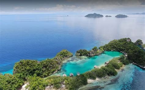 15 Must-Visits of Raja Ampat: Beaches, Diving Spot, Lagoons