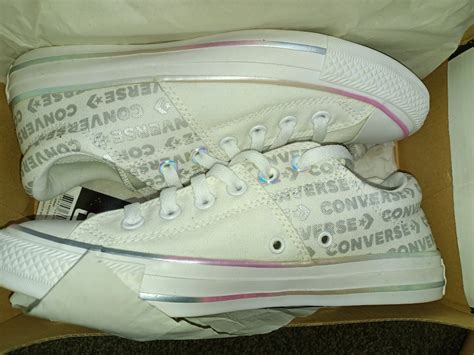 CONVERSE White shoes, Women's Fashion, Footwear, Sneakers on Carousell