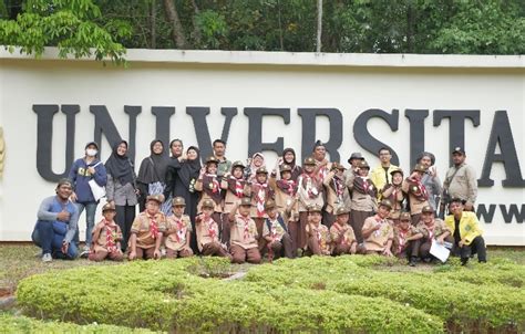 Flora Dan Fauna Di Hutan Kota Ui Dimanfaatkan Untuk Edukasi Bagi Siswa