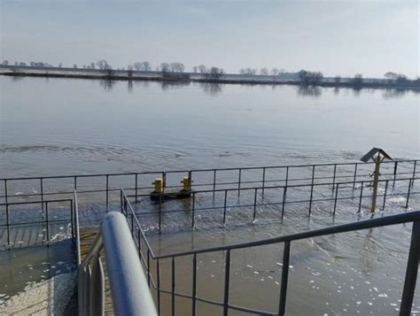 Stan ostrzegawczy na Wiśle w Tczewie Niebezpiecznie podniósł się