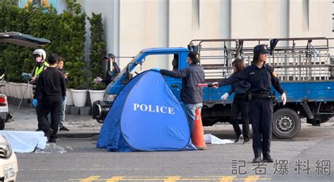 （畫面曝光）快訊／高雄驚傳死亡車禍 女騎士遭大貨車輾過當場死亡 Enn台灣電報