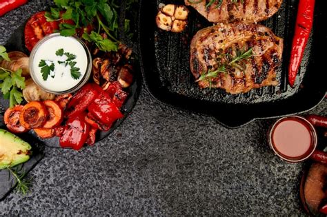 Premium Photo | Steak grill in the cast iron grill pan