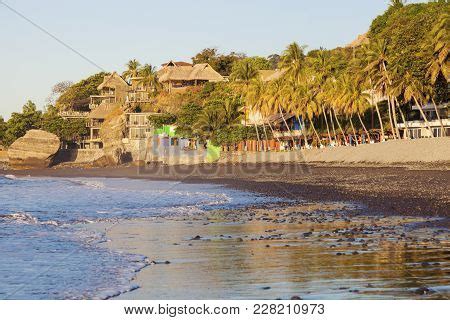 El Tunco Beach Image & Photo (Free Trial) | Bigstock