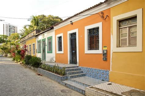 Poço Da Panela Casario Colorido Convida Para Uma Viagem Pelo Tempo