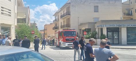 MATERA CROLLA PALAZZINA IN VIA BECCARIA