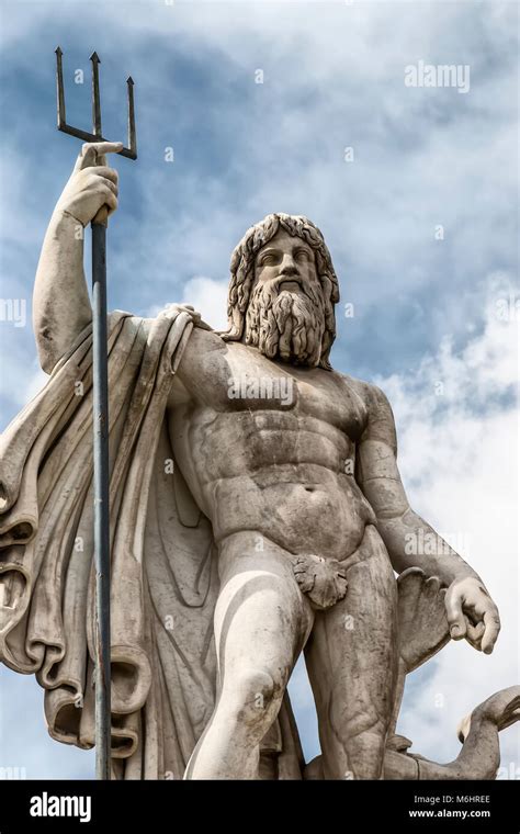 Statue neptune hi-res stock photography and images - Alamy