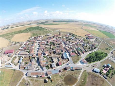 Las Calles De Brahojos De Medina Se Preparan Para Recibir A Las Fiestas