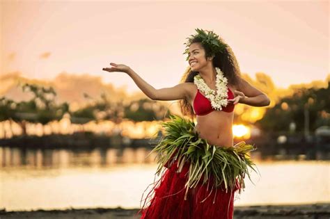 Tahitian dance costumes - Tahiti Tourisme