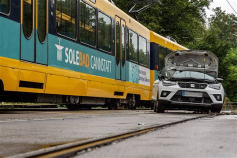 Rotlicht Missachtet Stadtbahn Unfall In Stuttgart Fordert Eine Verletzte