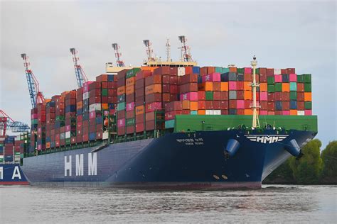 Containership Hmm Nuri Makes First Call In Hamburg Vesselfinder