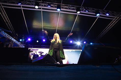 Patty Pravo Al Lido Tra Applausi E Piccole Gaffe