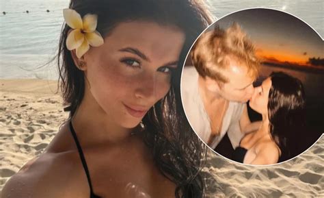 Letnia Roxie W Giel W Sk Pym Bikini I Czu Ych Obj Ciach M A Ale Oni Si Kochaj Super