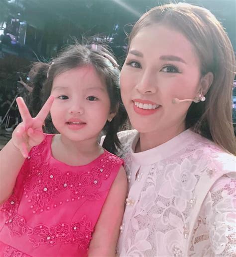 Th Y Em Trai Ho I Linh Ch N Ch T Miss Bikini K M Tu I Y U R I C I Gi L M M Vi N M N