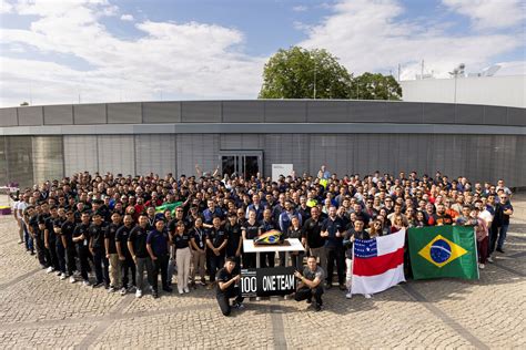 Cerca De 37 Mil Pessoas Celebram 100 Anos Da BMW Em Berlim