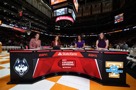 Espns College Gameday Covered By State Farm Makes Final Womens Stop