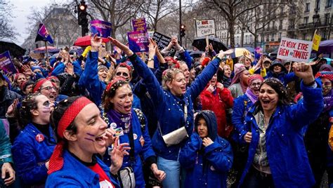 Journée Internationale Des Droits Des Femmes Des Dizaines De Milliers