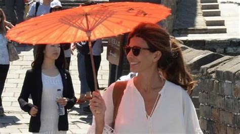 Blanco Total Y Pantacourts El Original Look De Juliana Awada En La